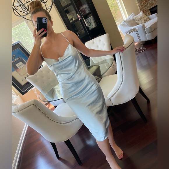 Superdown Billie Drape Midi Dress Dusty Blue Satin Size Medium NWT - Picture 13 of 13